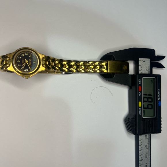 (926)Gruen Ladies Quartz Gold Watch with Black Dial and Date… - Picture 7 of 8